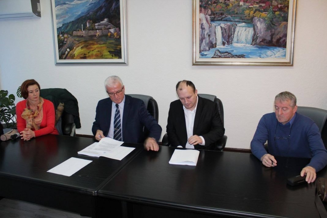 Potpisan Kolektivni ugovor za srednje škole u Srednjobosanskom kantonu.