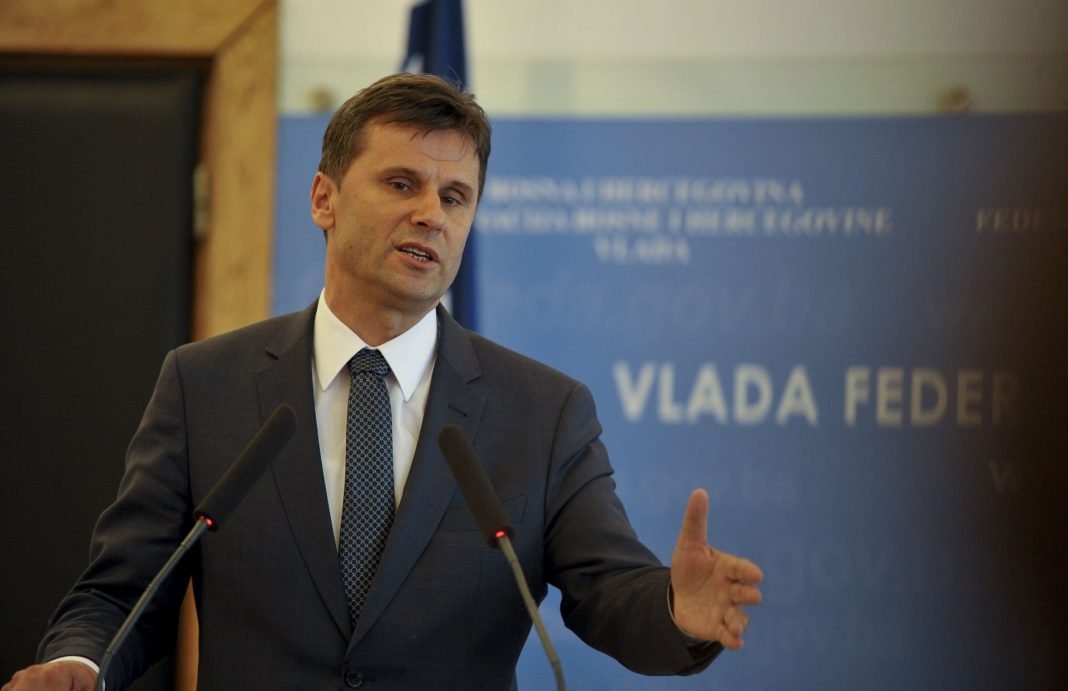 Novalić najavio uredbu o najnižoj plati u FBiH: Evo za koliko će biti povećana