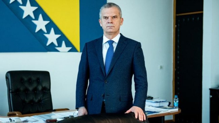 BiH NIJE PARKING ZA EVROPU Radončić tvrdi da hitno treba naći način za DEPORTOVANJE MIGRANATA