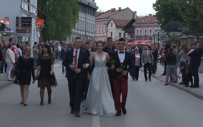 Upitno održavanje maturskih zabava na području SBK