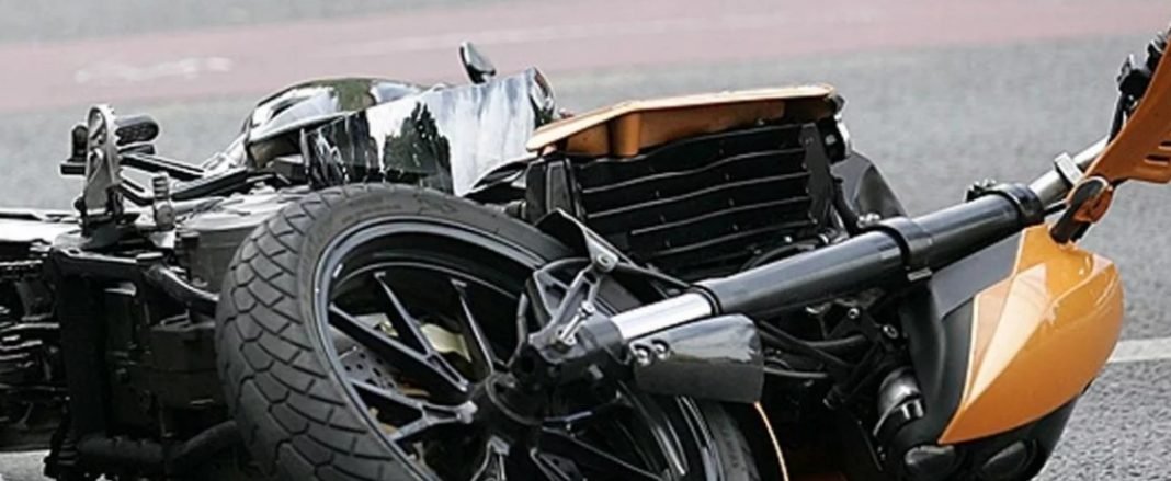 Motociklista udario u traktor