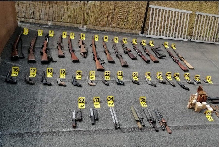 Policija u Banjoj Luci kod jedne osobe pronašla arsenal oružja
