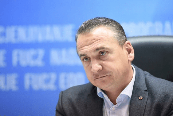 Solak će tokom suspenzije primati punu direktorsku platu FUCZ-a