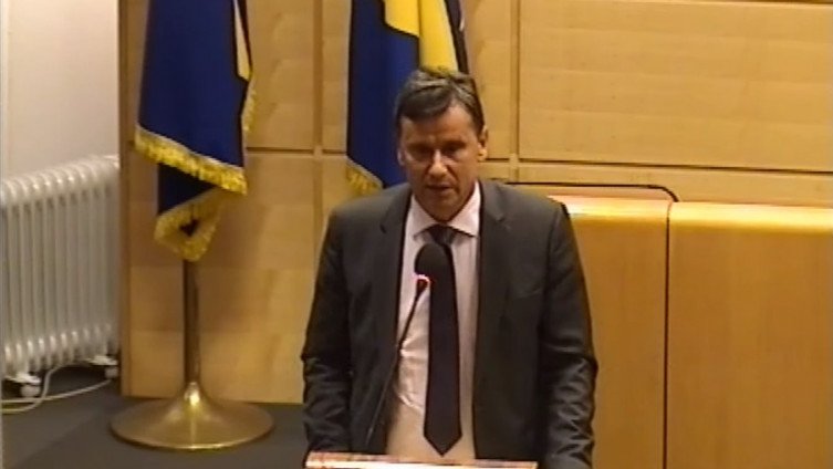 Novalić se poistovjetio sa likom iz Kafkinog romana: Sude mi, a ne znam zbog čega