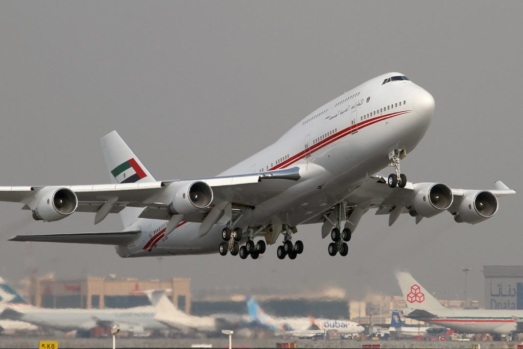 Danas iz Emirata Boeingom 747 u Sarajevo stiže 40 respiratora i 100.000 testova