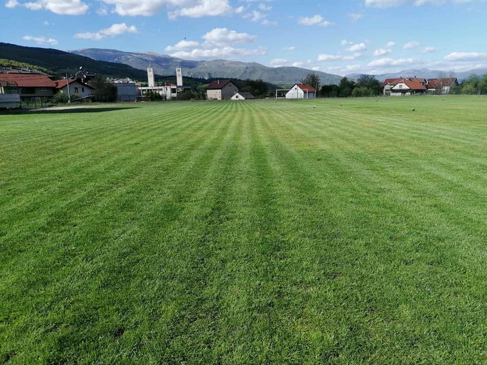 Uređen travnjak na Gradskom stadionu u Novom Travniku
