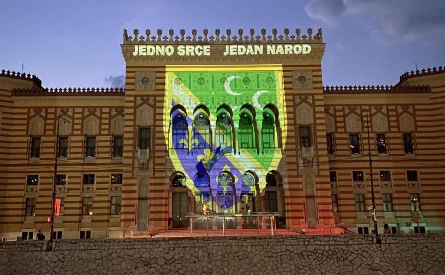 Grb Sandžaka na sarajevskoj Vijećnici: Jedno srce, jedan narod