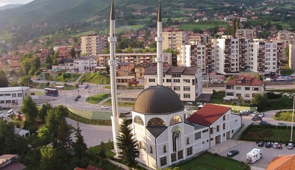 Travnik: Migranti opljačkali džamiju, sportski klub i privatnu kuću