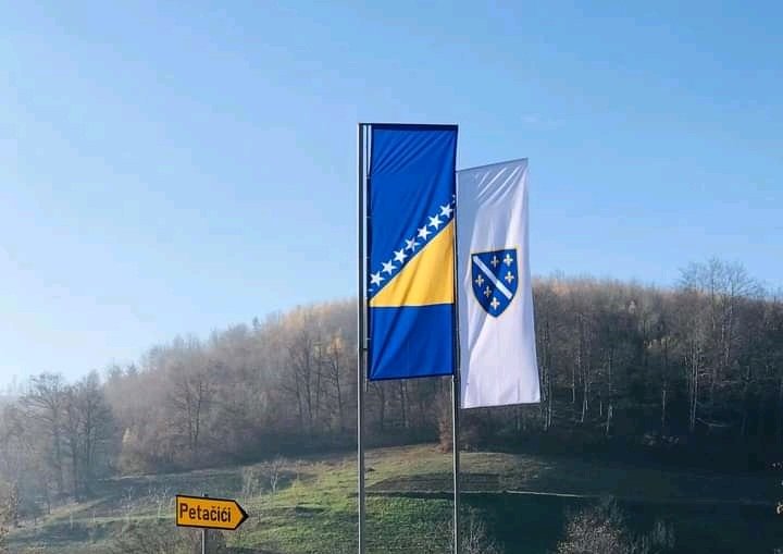 U Pečuju postavljeni jarboli sa zastavama Bosne i Hercegovine