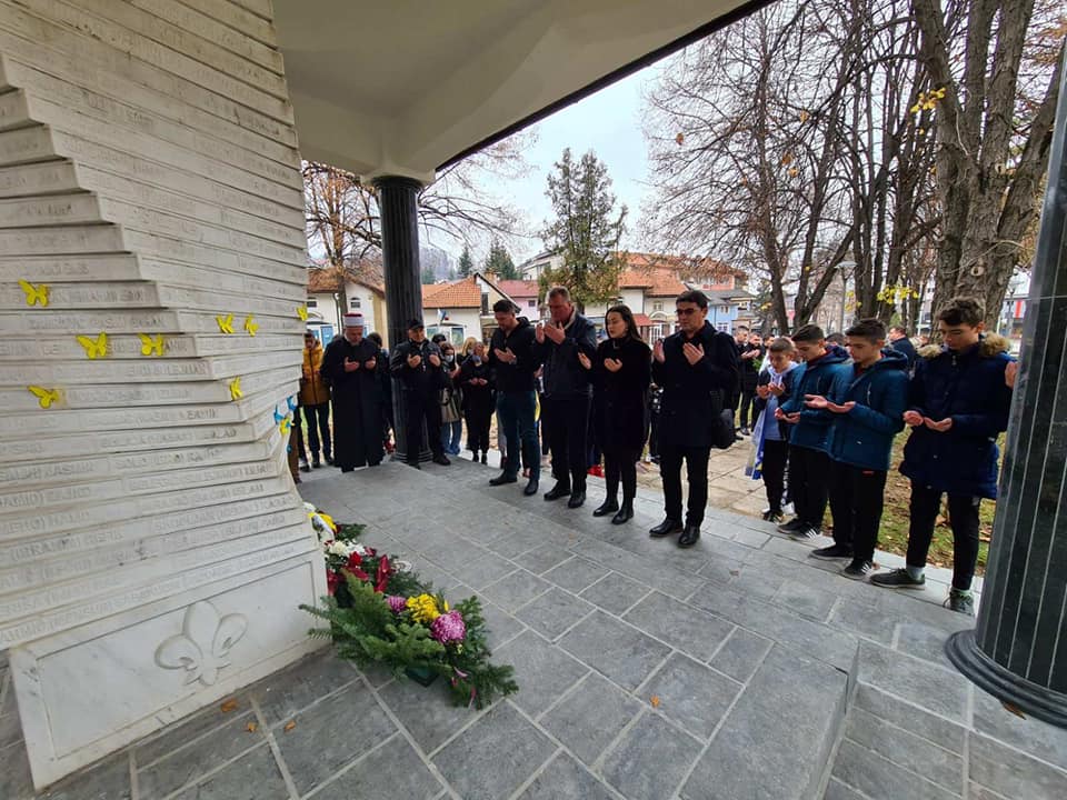 Delegacija OO SDP Novi Travnik položila cvijeće na spomen obilježjima