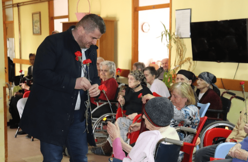 Načelnik Dujo posjetio kuću njege povodom Dana žena