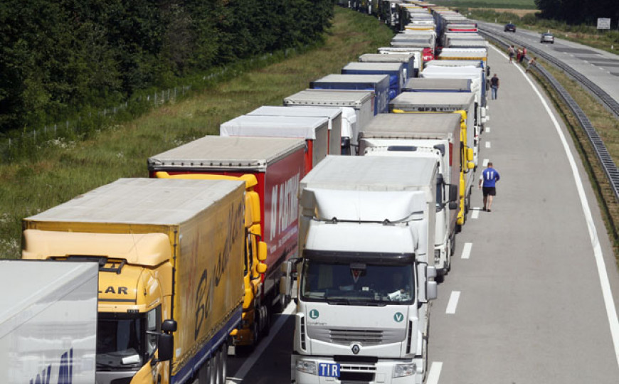 Zbog visokih cijena goriva prijevoznici u RS prekinuli transport robe
