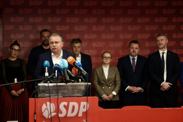 Osam stranaka okupljenih oko Trojke dogovorili formiranje vlasti bez SDA