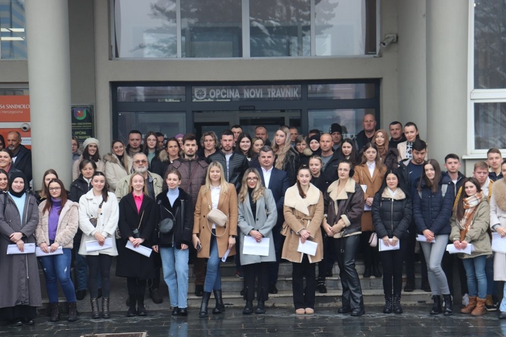 Novi Travnik: Potpisani ugovori o stipendiranju sa 164 dobitnika općinske stipendije