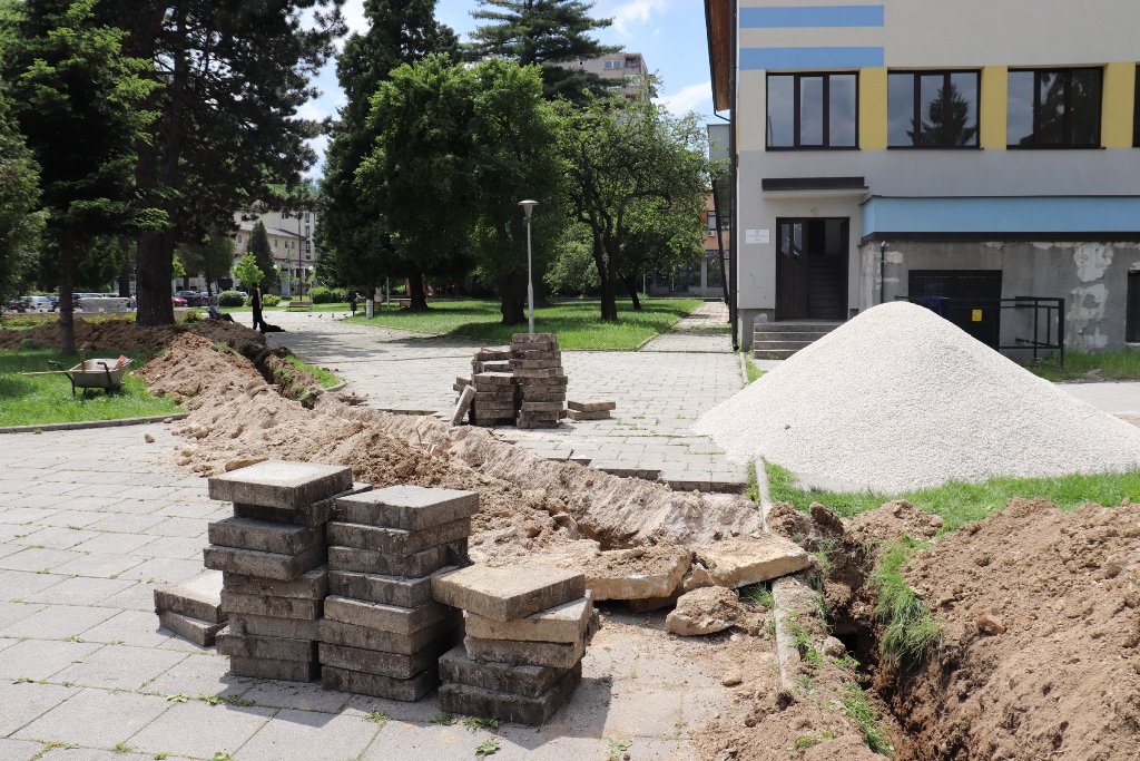 Novi Travnik: Počelo uređenje elektroinstalacija na glavnom trgu