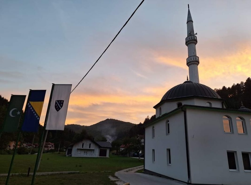 Večeras u džamiji u Trenici noćni namaz i dova za Gazu