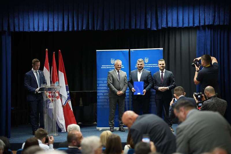 Novi Travnik dobio 42.500 eura za uređenje Gradske biblioteke