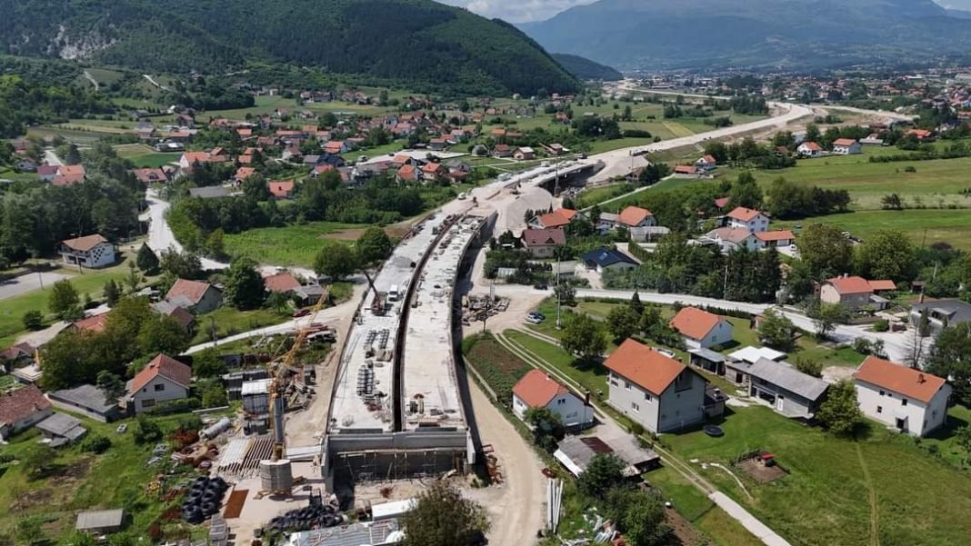 Pogledajte kako iz zraka izgledaju radovi na izgradnji brze ceste kroz Srednju Bosnu