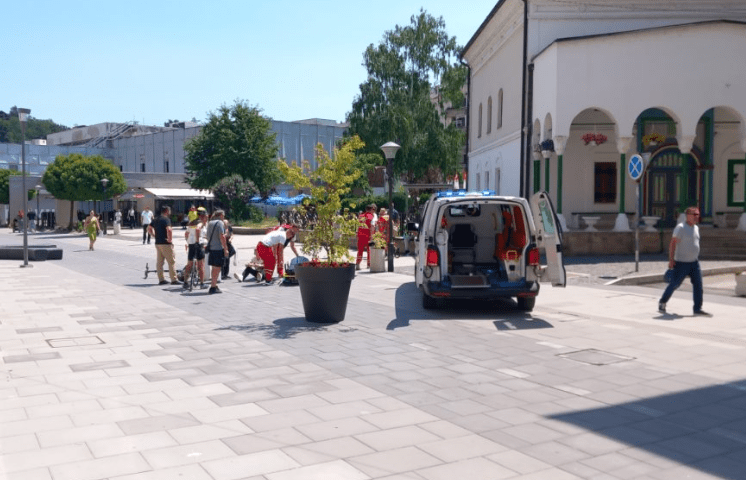 Električnim romobilom udario pješakinju na travničkom korzu